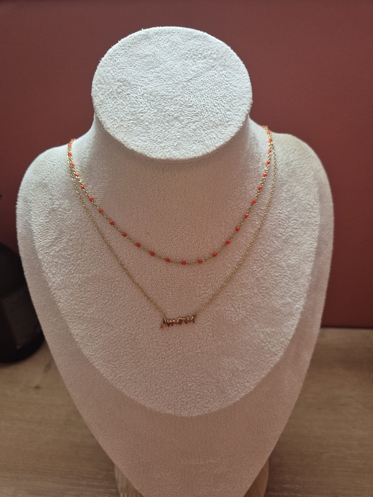 Collier Amour doré à perles rouges - photo réelle