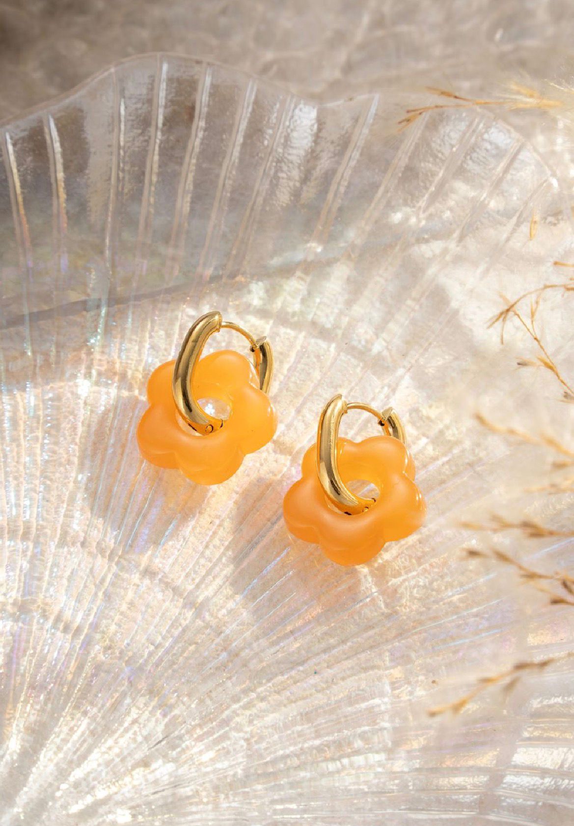 Boucles d'oreilles créoles dorées à fleur orange pêche en acier inoxydable