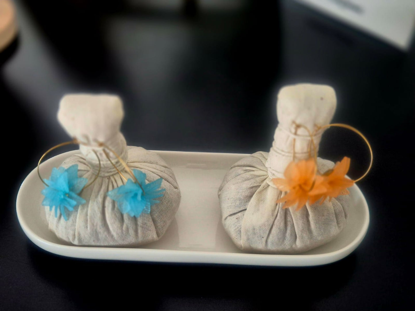 Boucles d'oreilles créoles dorées à fleur orange en acier inoxydable