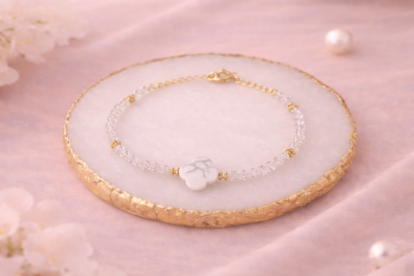 Bracelet Rosalia doré en Howlite blanche et Cristal de roche