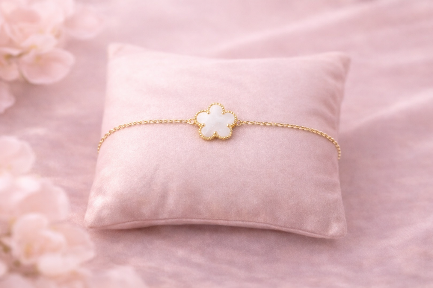 Bracelet Trèfle Doré en Acier Inoxydable et Pierre Blanche