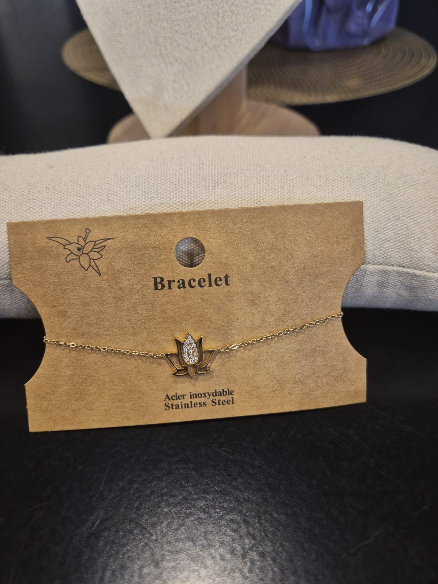 Bracelet Lotus doré en acier inoxydable - vue produit