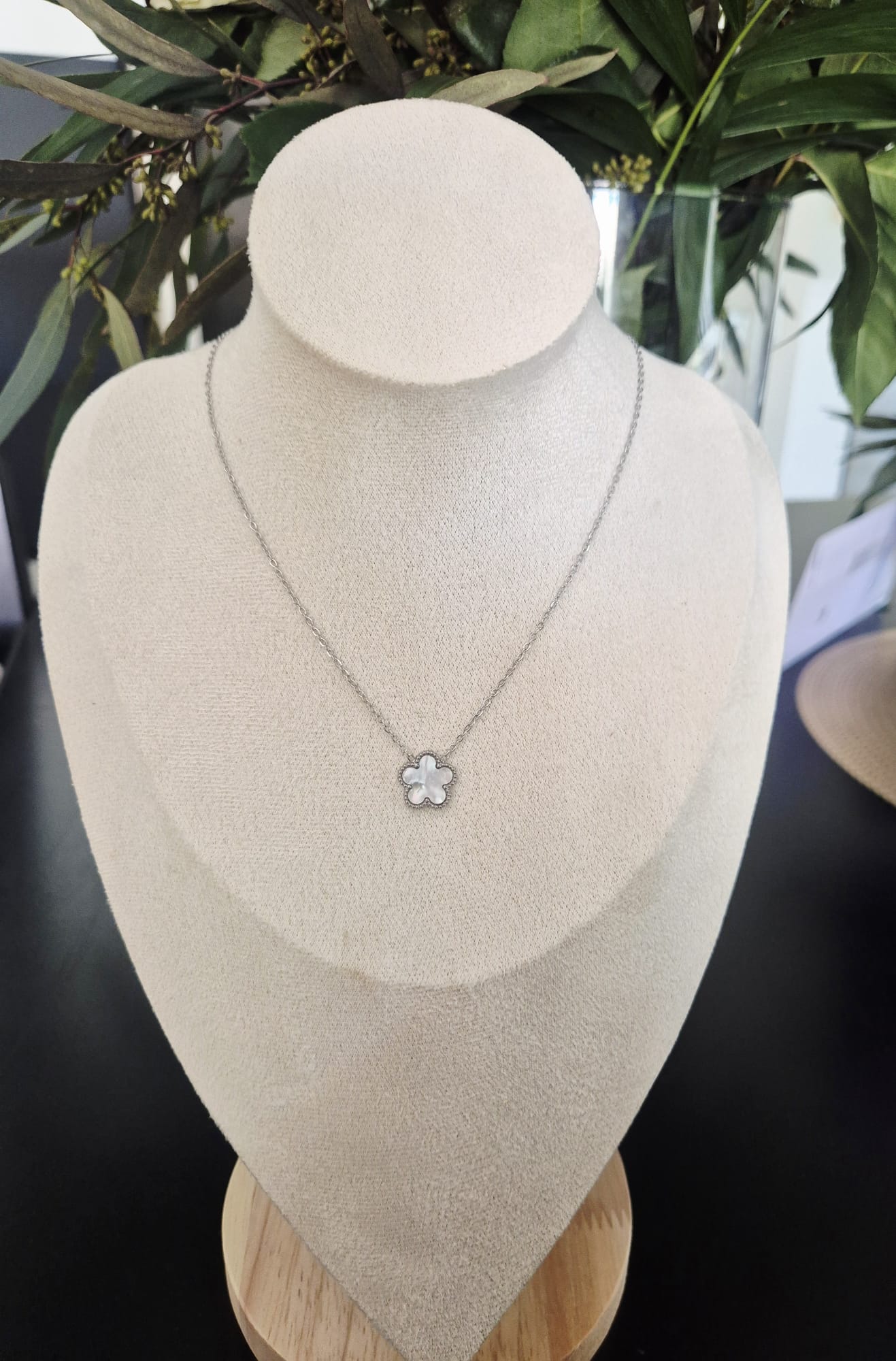 Collier Fleur Nacre argenté - vue produit