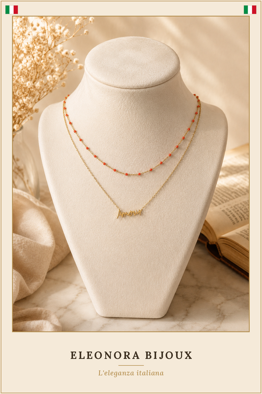 Collier Amour doré à perles rouges - photo studio