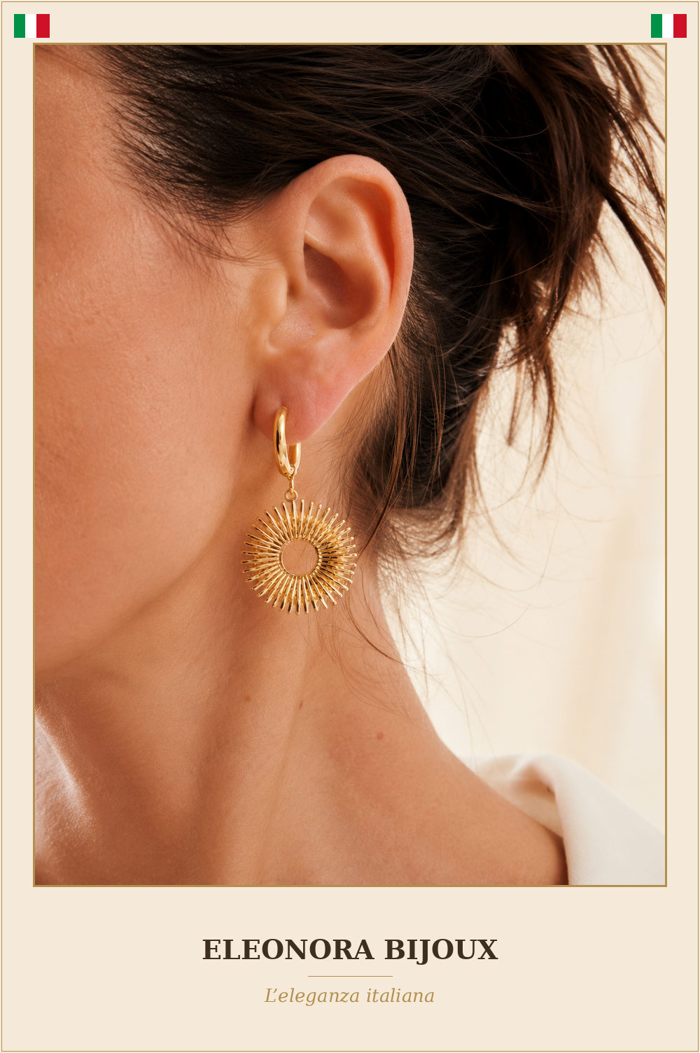 Boucles d'oreilles Soleil dorées portées - Eleonora Bijoux