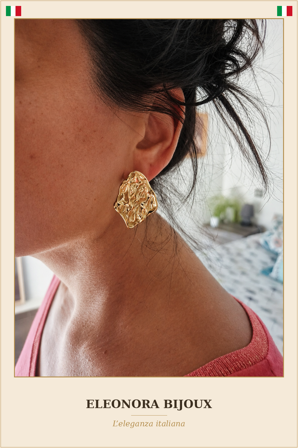 Boucles d'oreilles Martelées dorées portées - Eleonora Bijoux