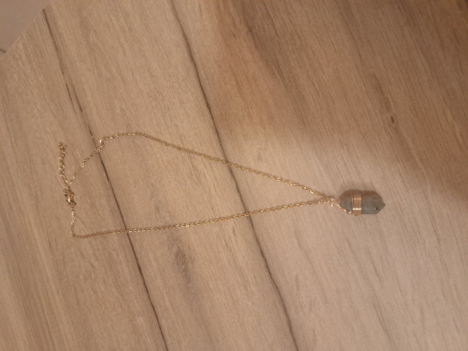 Collier Boho doré en Labradorite - photo réelle pierre gris-bleu irisée