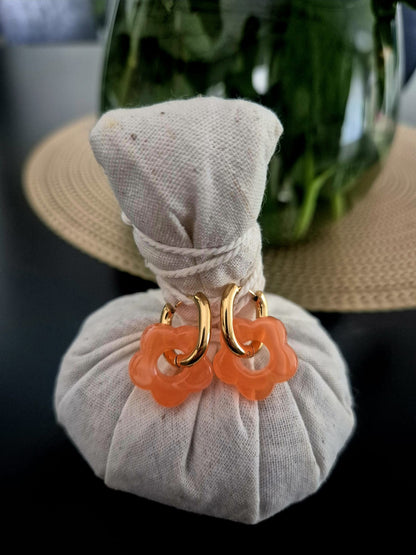 Boucles d'oreilles créoles dorées à fleur orange pêche en acier inoxydable