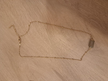 Collier Cléa doré en Labradorite - photo réelle pierre gris-bleu irisée
