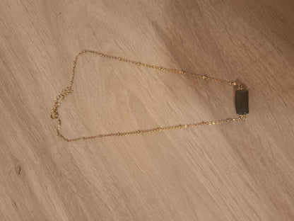 Collier Cléa doré en Œil de Tigre - photo réelle pierre brun doré