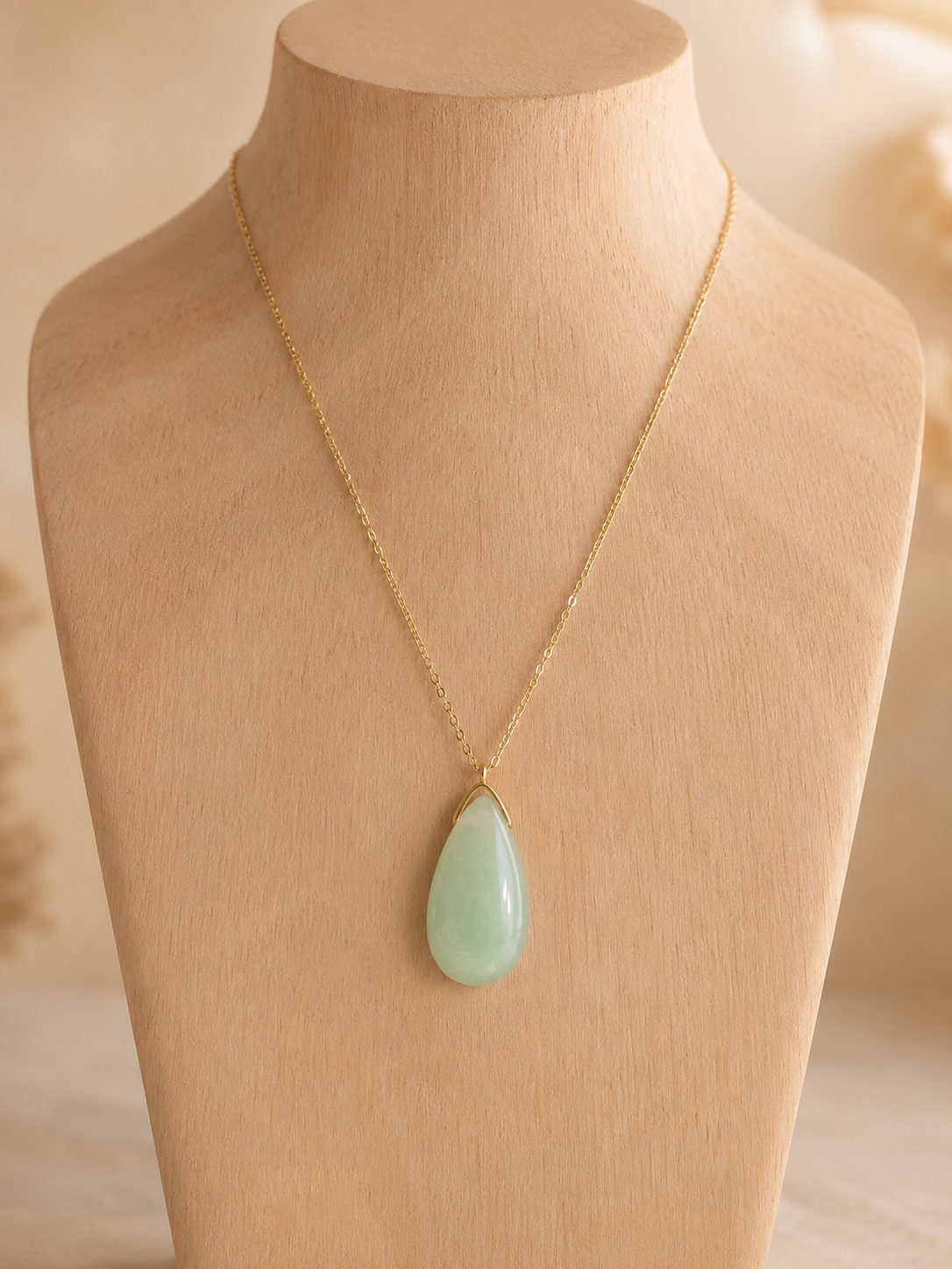 Collier goutte Jade de Chine - photo studio