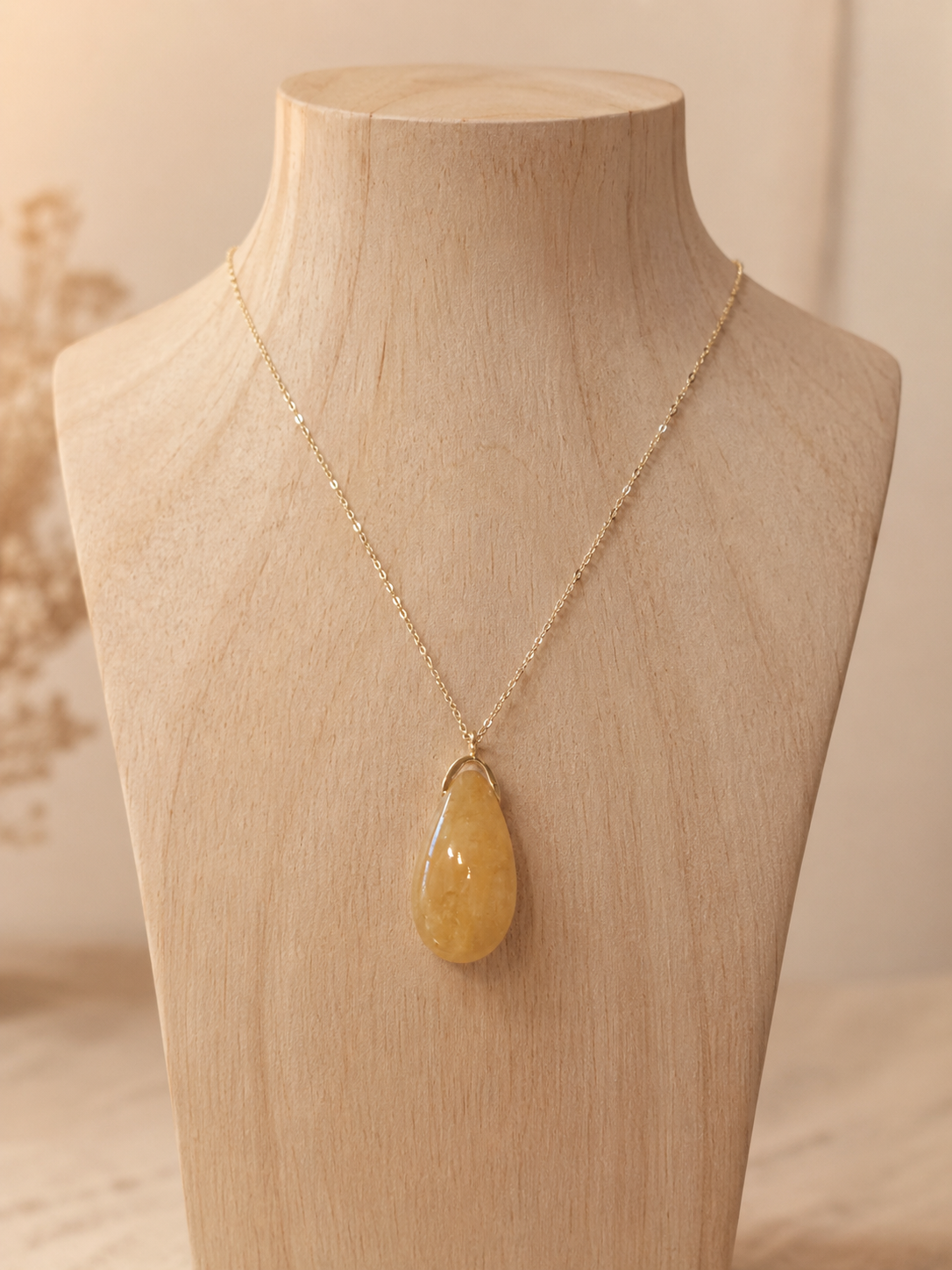 Collier goutte Quartz Ferrugineux - photo studio