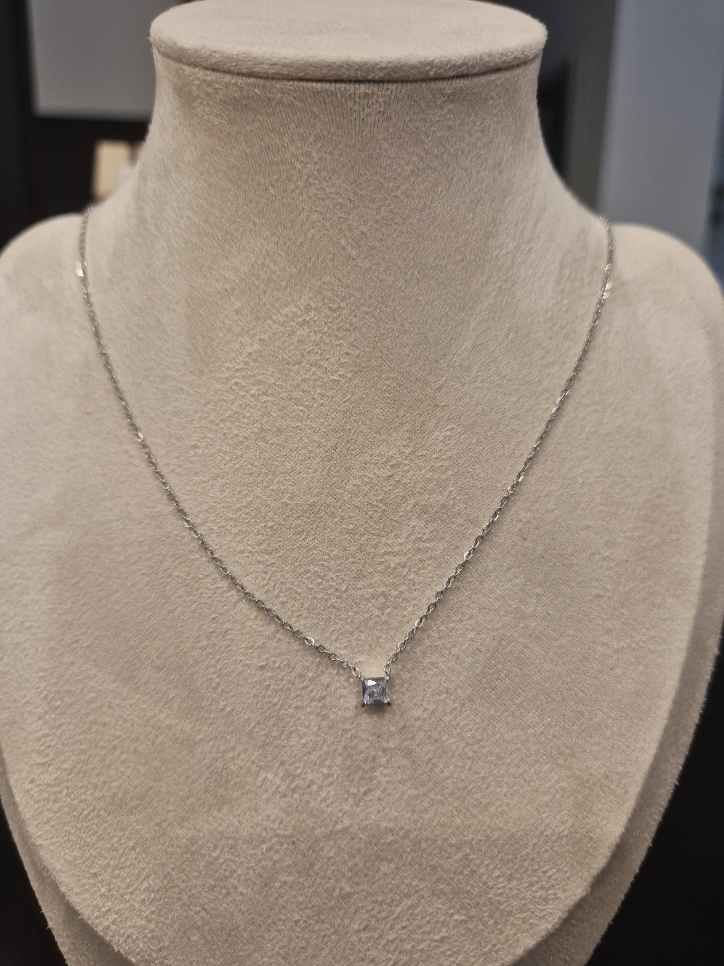 Collier Solitaire argenté - vue produit