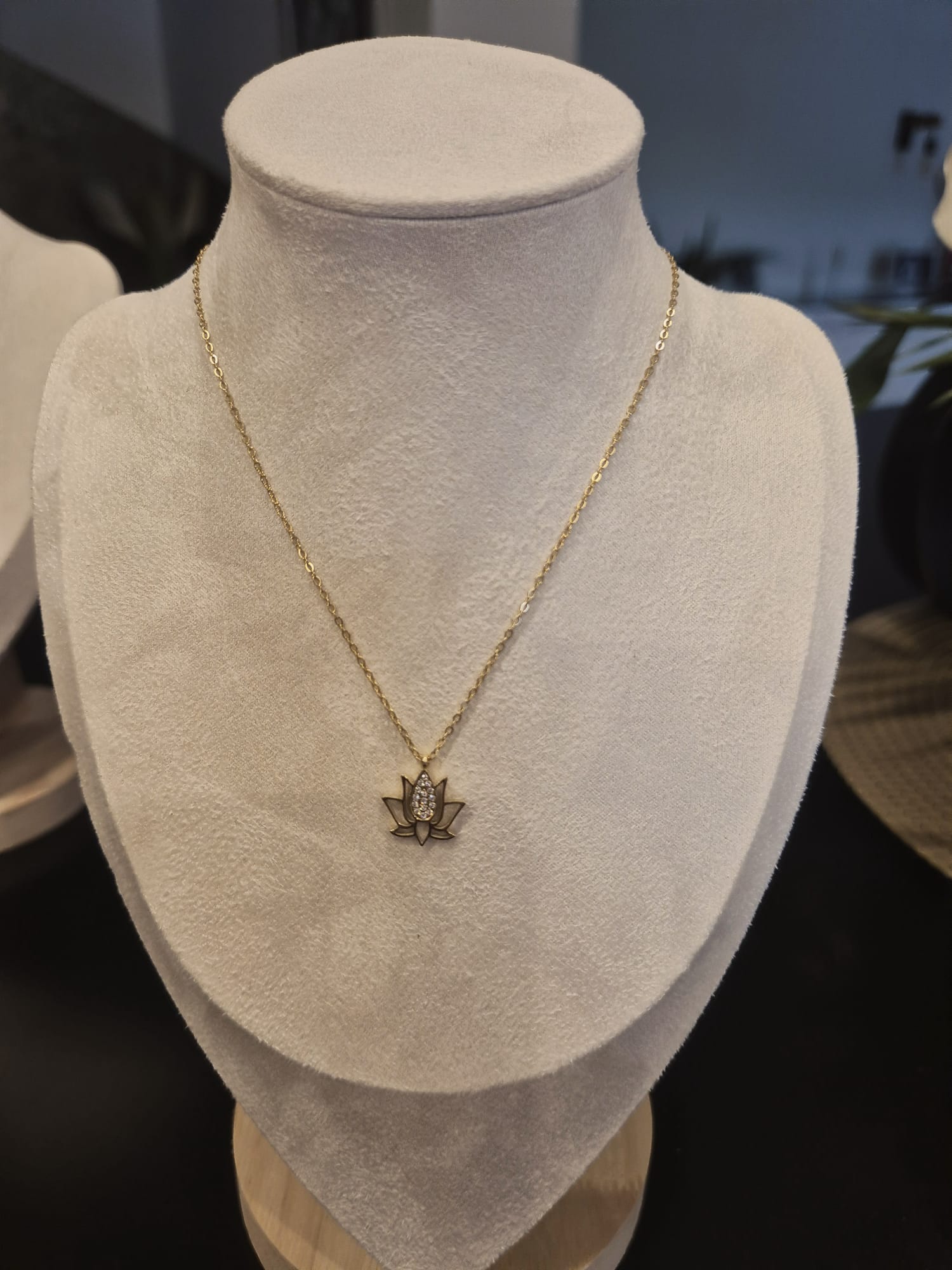 Collier Lotus doré - vue produit