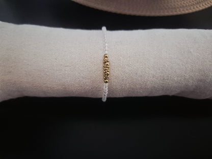 Bracelet Cordon Blanc et Perles Dorées