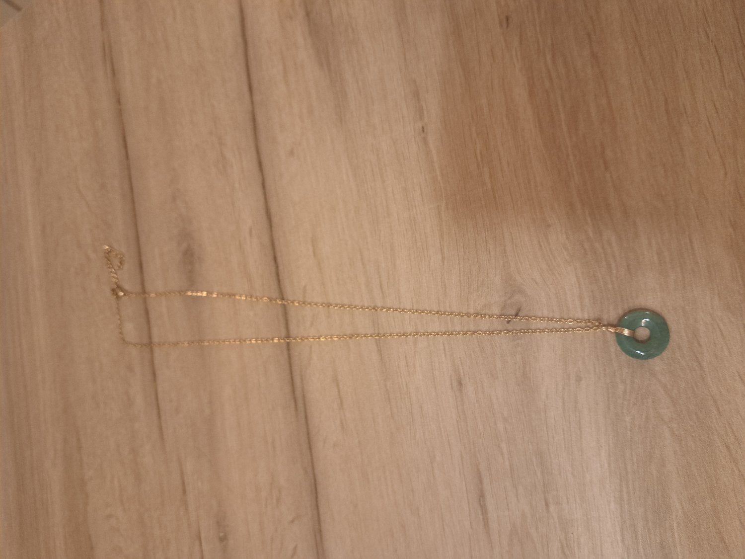 Collier Loa doré en Aventurine Verte - photo réelle pierre verte